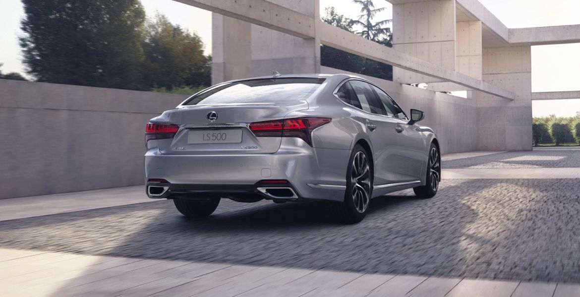 Обновленный Lexus LS получил российский ценник