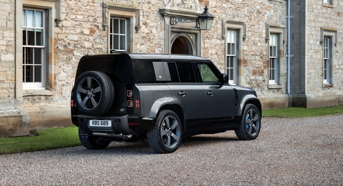 Land Rover «оценил» в рублях новый Defender V8