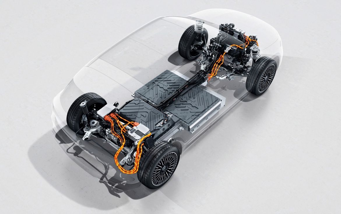 Mercedes расширил гамму модификаций нового EQA