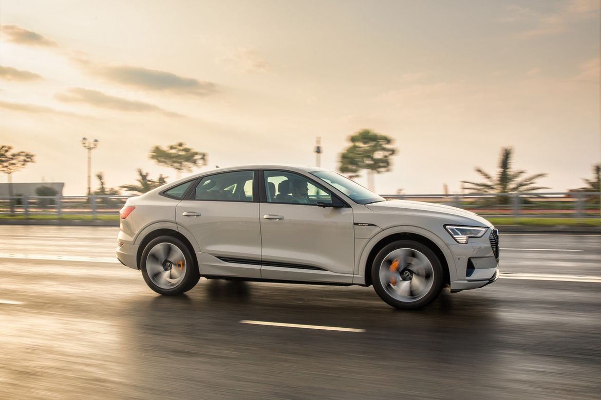 Тест-драйв Audi e-tron Sportback: теперь еще и стильный