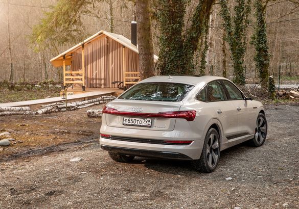 Тест-драйв Audi e-tron Sportback: теперь еще и стильный