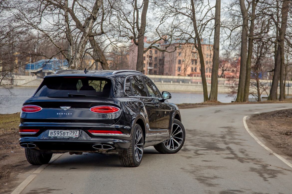 Тест-драйв обновленного Bentley Bentayga V8 First Edition: иррациональный прагматизм