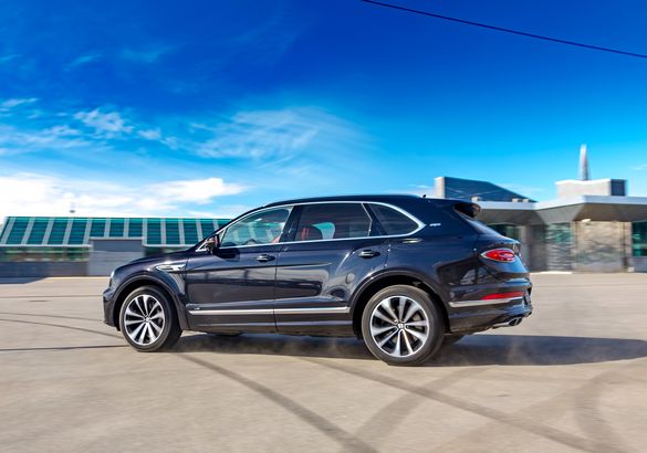 Тест-драйв обновленного Bentley Bentayga V8 First Edition: иррациональный прагматизм