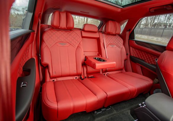 Тест-драйв обновленного Bentley Bentayga V8 First Edition: иррациональный прагматизм