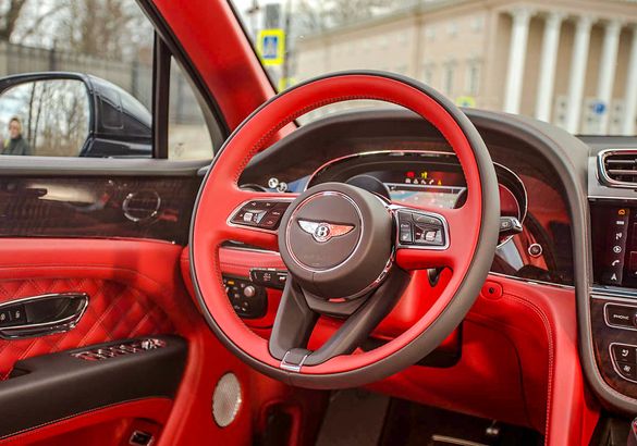 Тест-драйв обновленного Bentley Bentayga V8 First Edition: иррациональный прагматизм