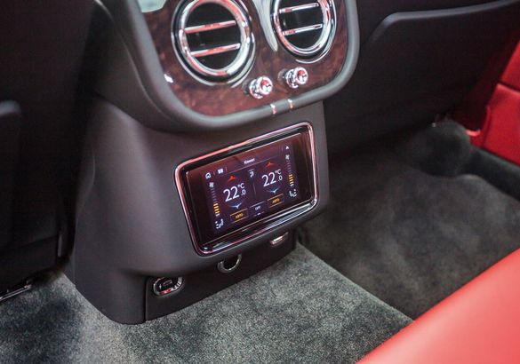 Тест-драйв обновленного Bentley Bentayga V8 First Edition: иррациональный прагматизм
