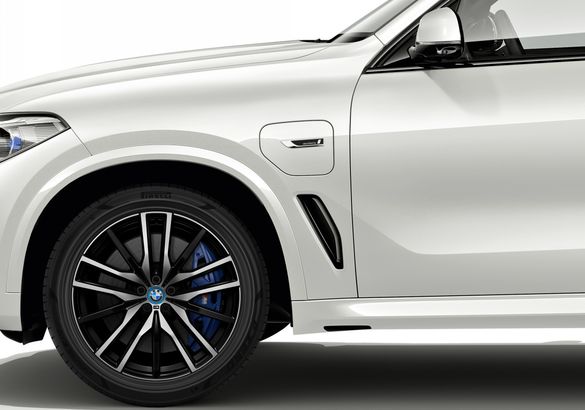 Гибридный BMW X5 получит экологичные шины Pirelli