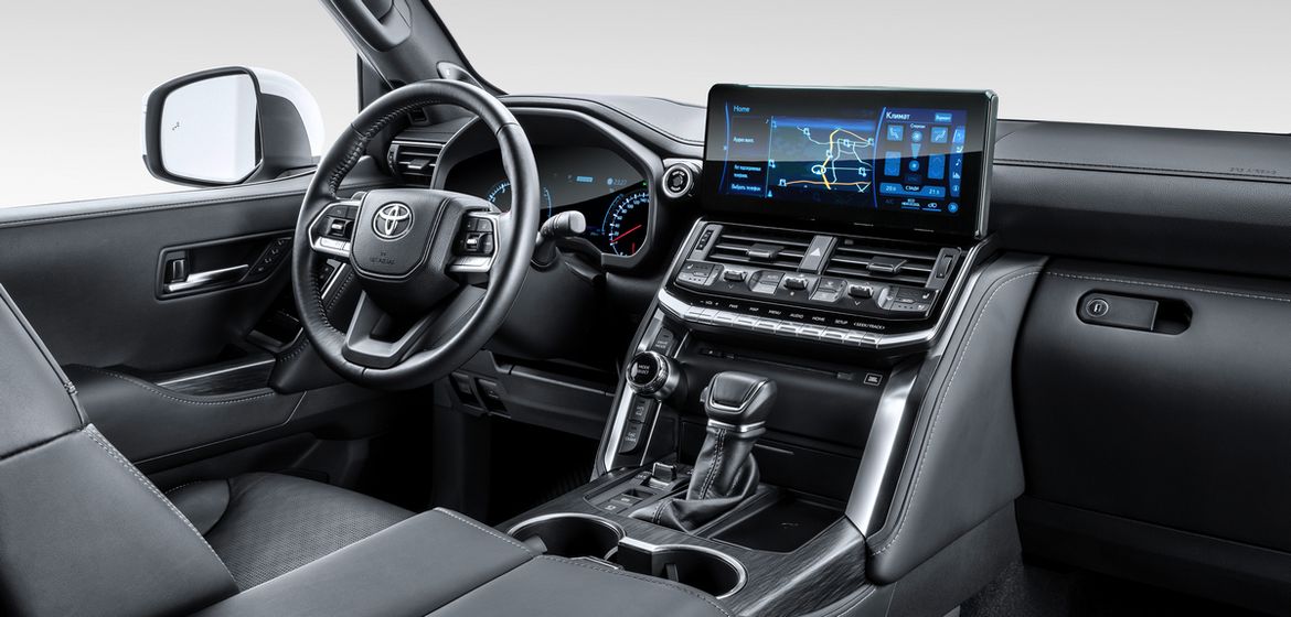 Toyota представила Land Cruiser 300 в России
