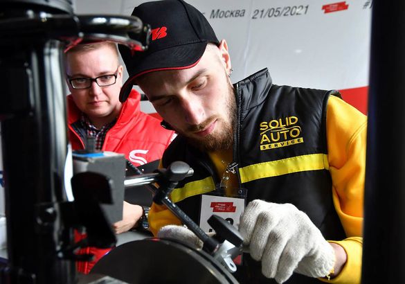 В Москве выбрали лучшего автомеханика года в России