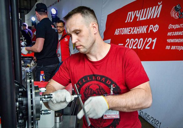 В Москве выбрали лучшего автомеханика года в России
