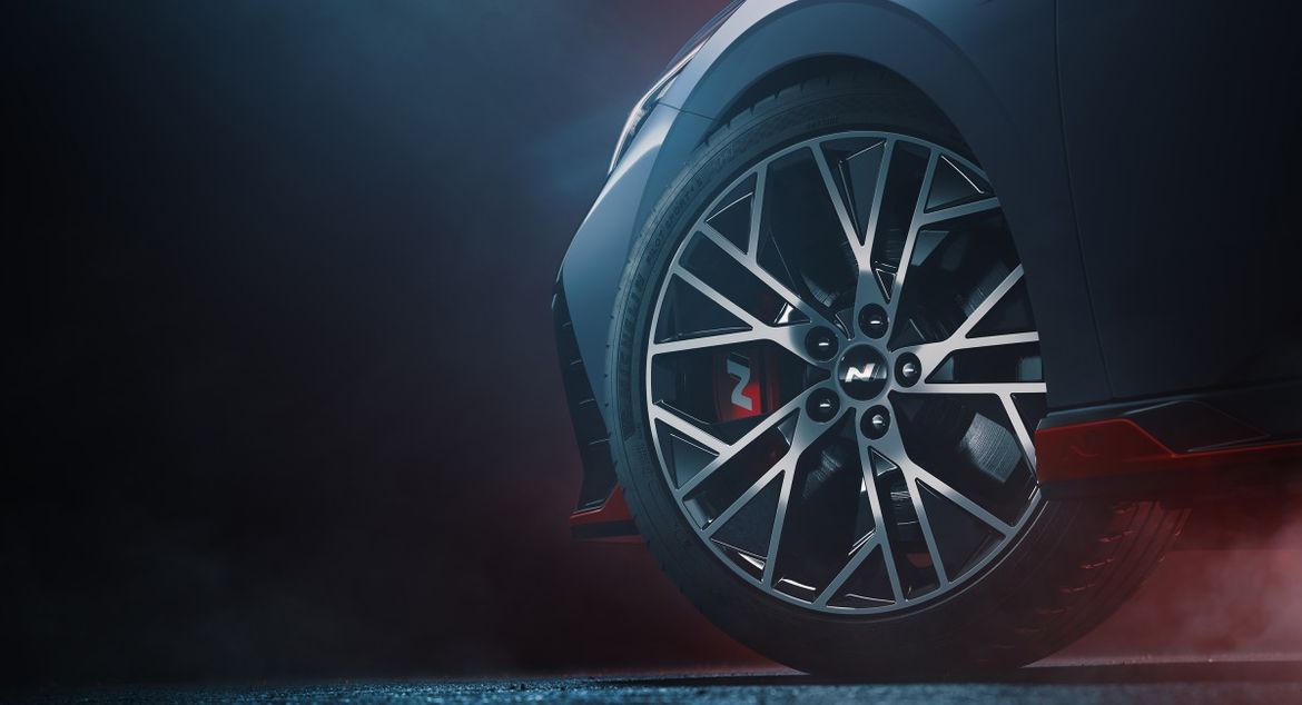 Hyundai выложил первые тизеры новой Elantra N