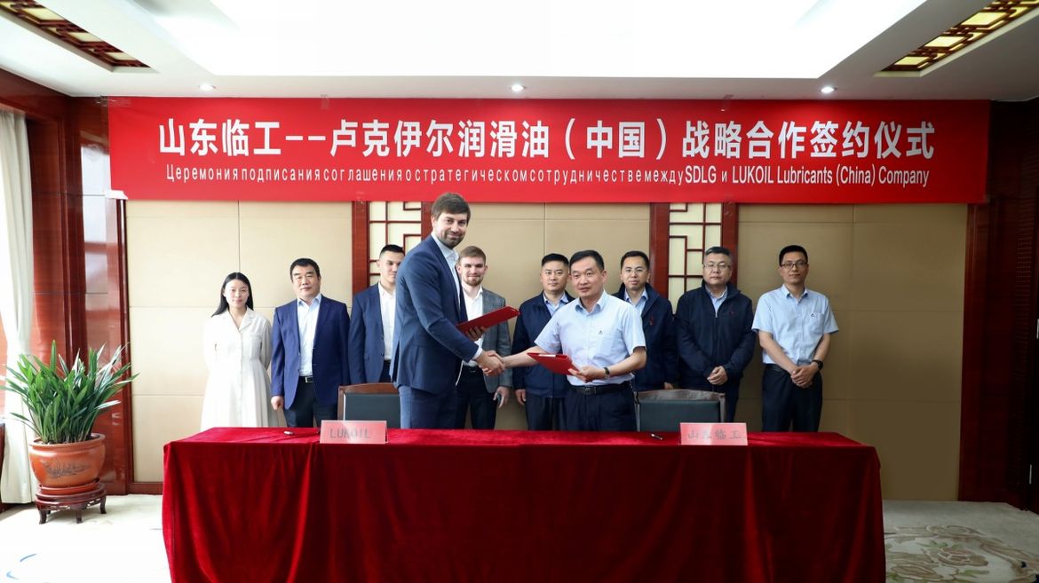 Техника SDLG «поедет» на маслах Lukoil