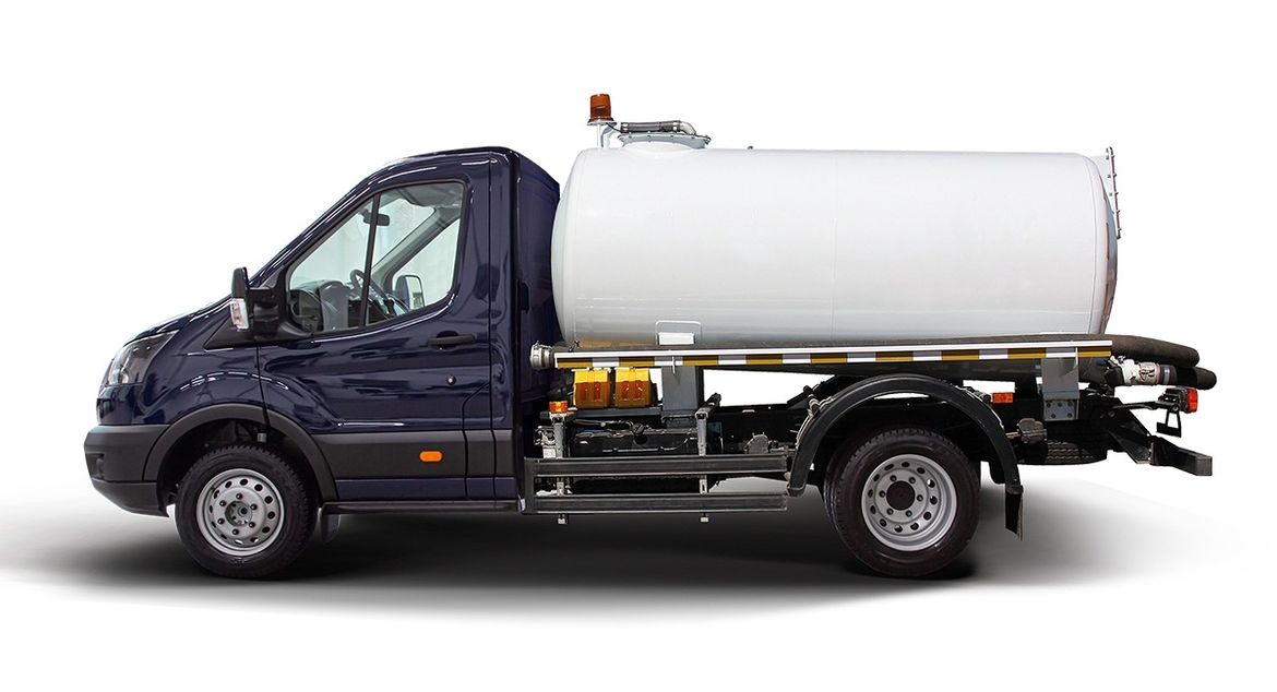 В России стали доступны автоцистерны на базе Ford Transit