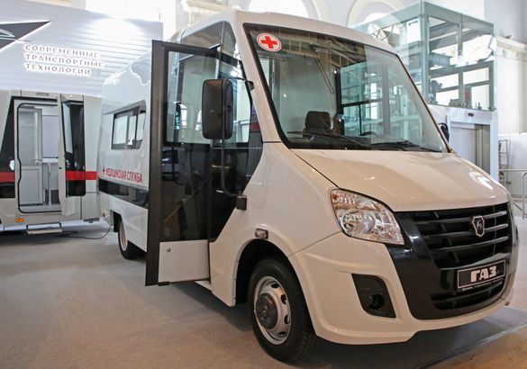 ГАЗ представил автомобили для выездной вакцинации и скорой помощи