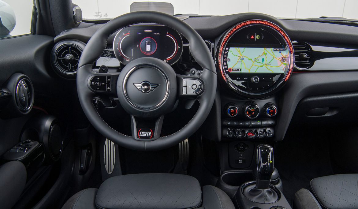 Mini представил юбилейную спецверсию Cooper