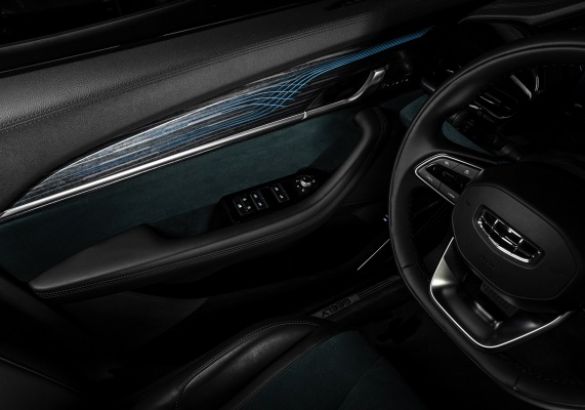 Geely начала продавать флагманский кроссовер Xingyue L