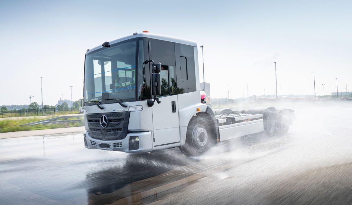 Mercedes-Benz начал испытания электромусоровоза eEconic