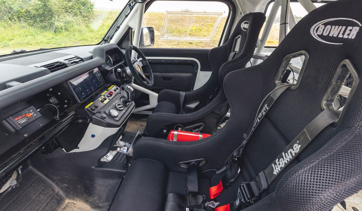 Bowler представил ралли-версию Land Rover Defender