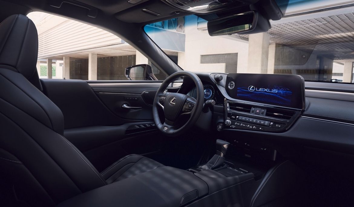 Lexus назвал цены на обновленный ES