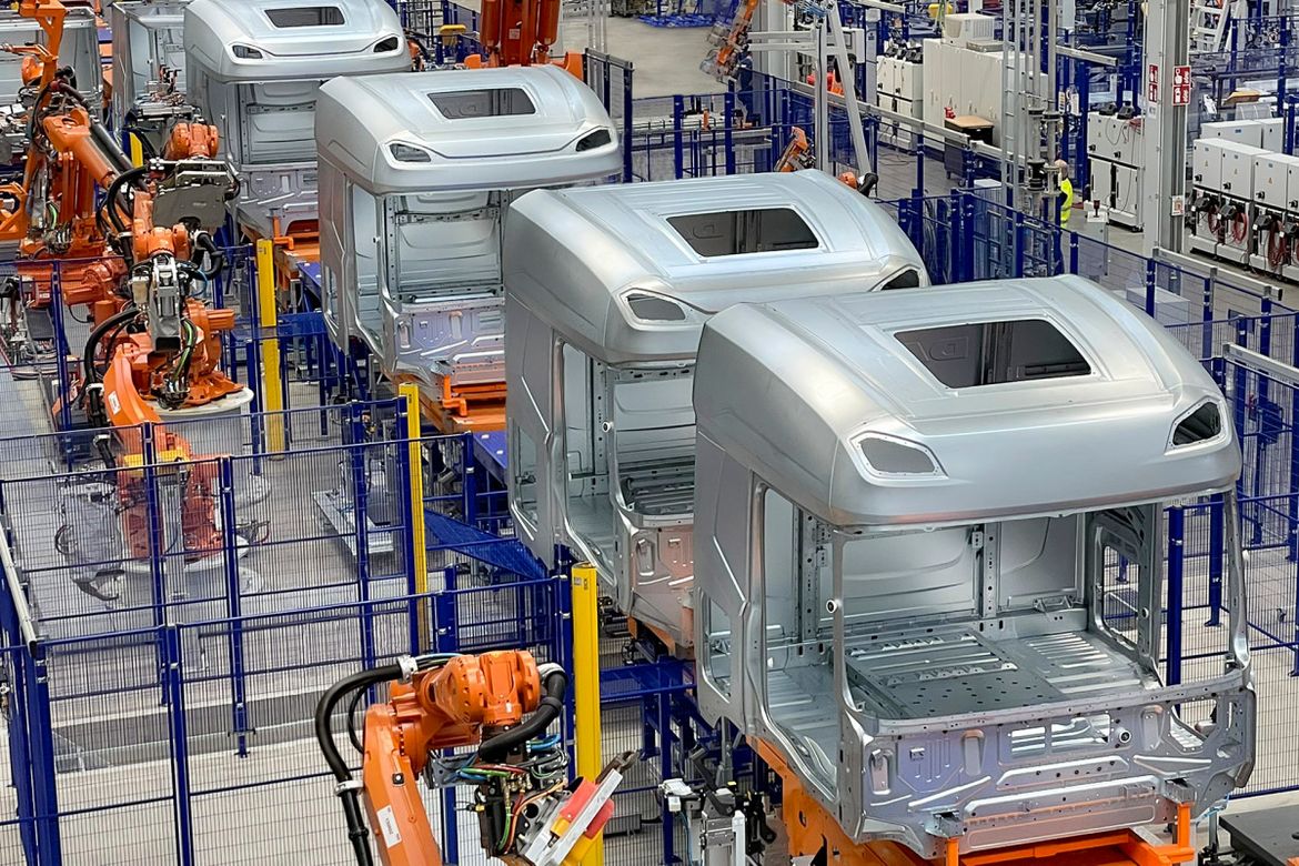 Paccar заработала почти миллиард долларов за полгода