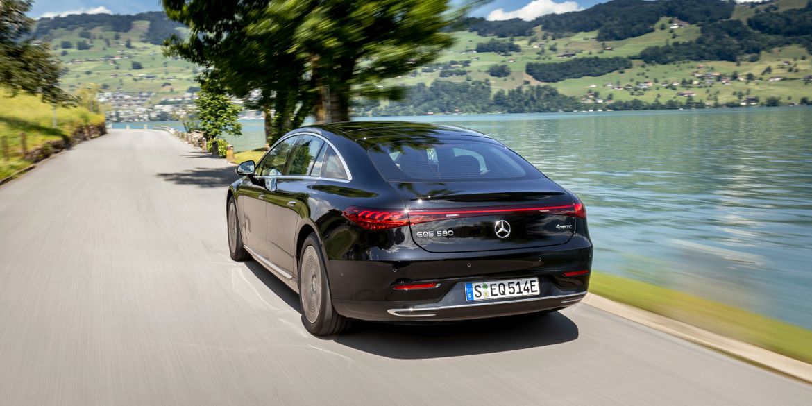 Mercedes-Benz назвал цены на электрофлагман EQS