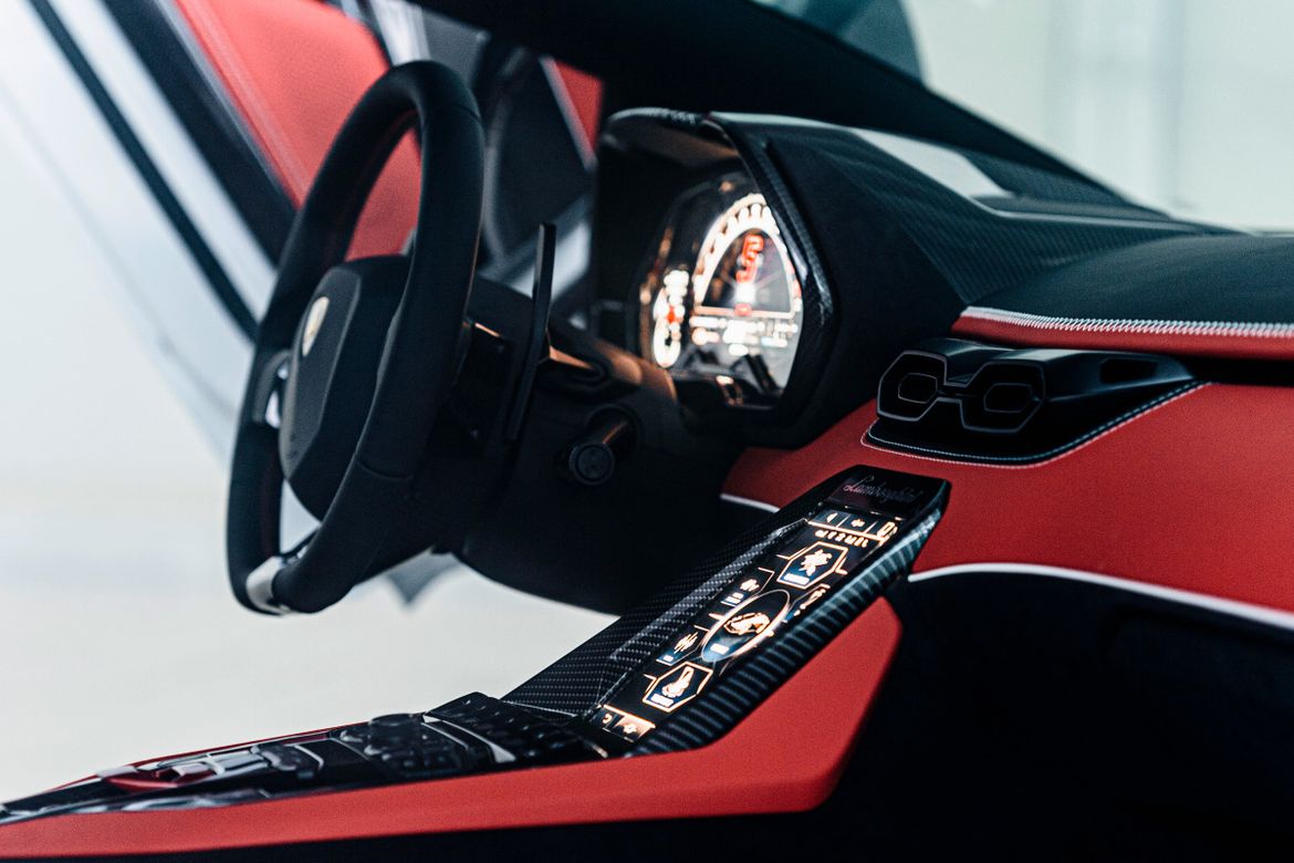 Возрожденный Lamborghini Countach стал гибридом