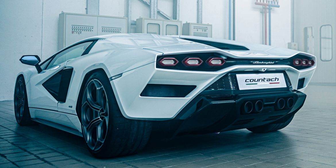 Возрожденный Lamborghini Countach стал гибридом