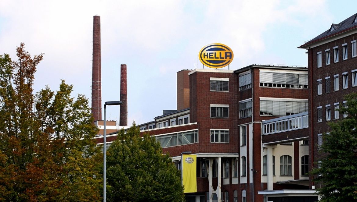 Faurecia поглотила Hella