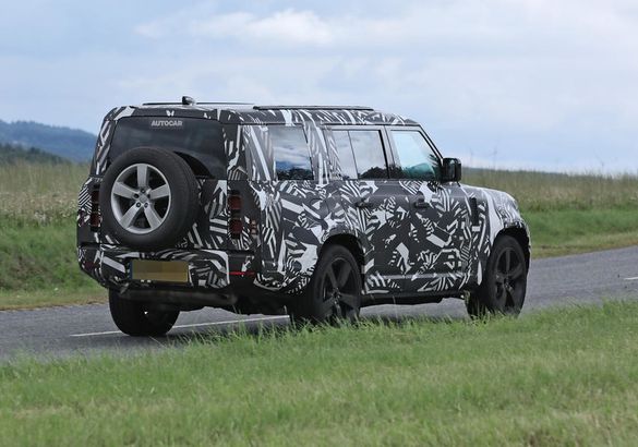 Удлиненный Land Rover Defender 130 заметили в Германии