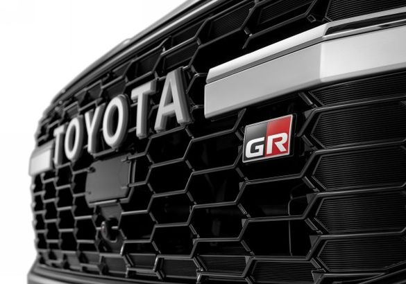 Toyota привезла в Россию «спортивный» Land Cruiser 300
