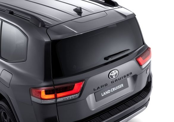 Toyota привезла в Россию «спортивный» Land Cruiser 300