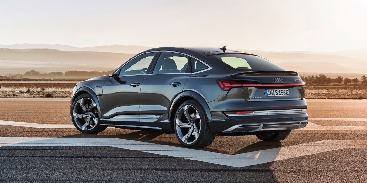 Audi назвала российские цены на новый e-tron S