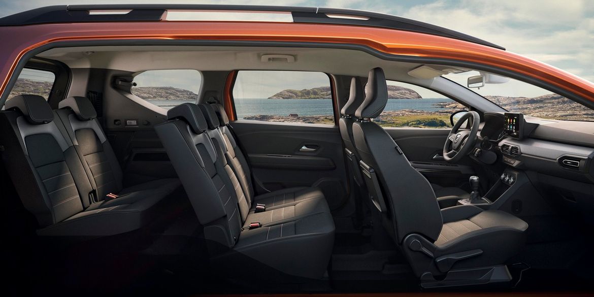 Dacia рассекретила семиместный универсал Jogger
