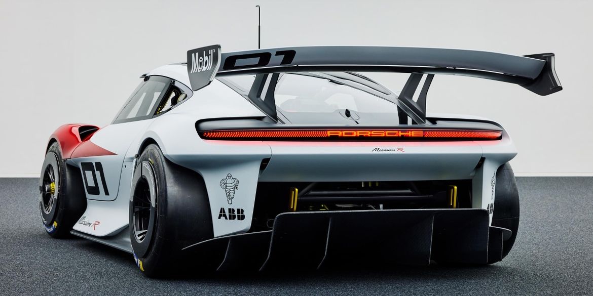 Porsche представила электропрототип для кольцевых гонок