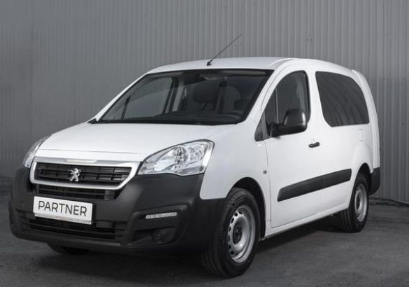 В России появились две новых версии фургона Peugeot Partner