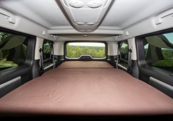 Полноприводный Peugeot Traveller для охотников и рыболовов показали в Москве