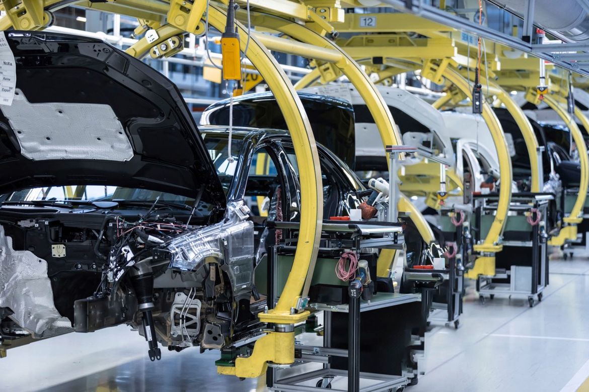 «Лукойл» будет поставлять на заводы Daimler AG новое масло для первичной заливки