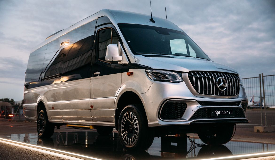 Mercedes-Benz показал VIP-вэны на авиасалоне в Москве