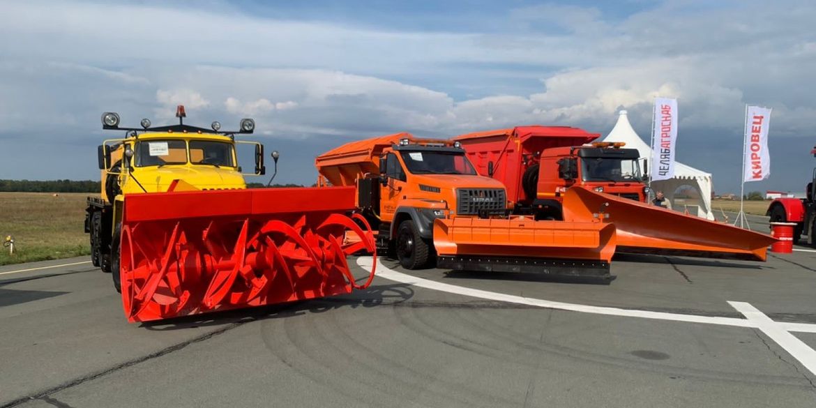 Урал представил бетономешалку и топливозаправщик на новом шасси