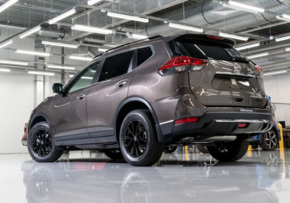 Nissan Qashqai и X-Trail получили черную спецверсию