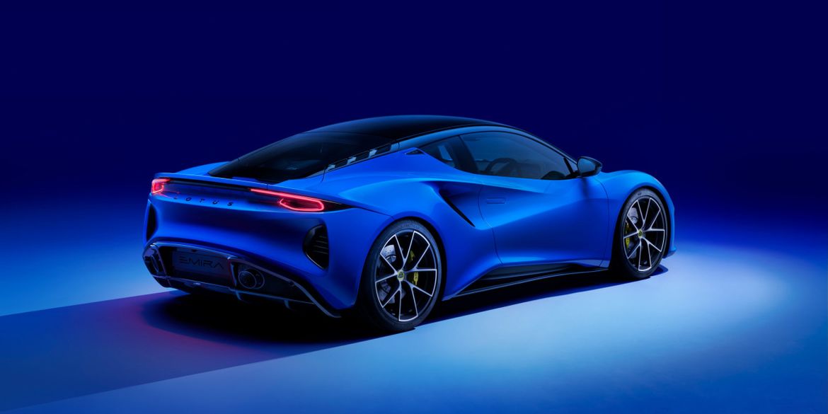 Lotus начал принимать заказы на новый спорткар Emira