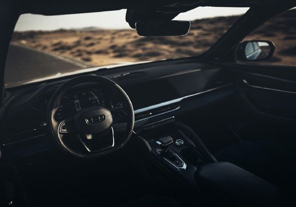Geely привезет в Россию флагманский кроссовер