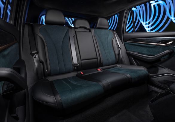 Geely привезет в Россию флагманский кроссовер