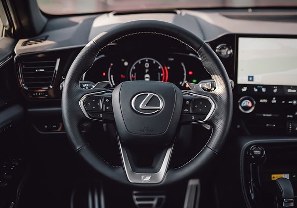 Lexus раскрыл подробности о российских комплектациях нового кроссовера NX