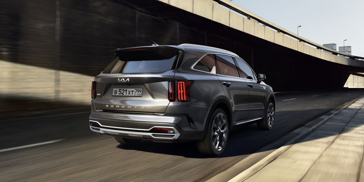 Обновленный Kia Sorento появился у российских дилеров