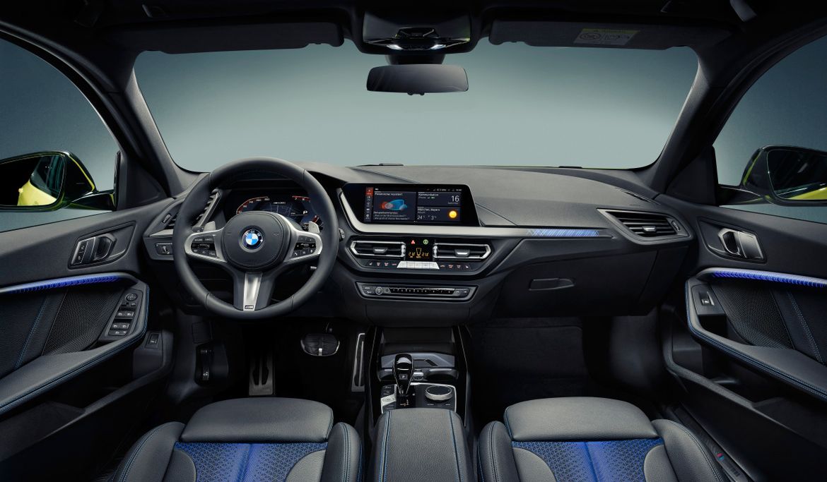 BMW улучшила управляемость заряженной «единички»