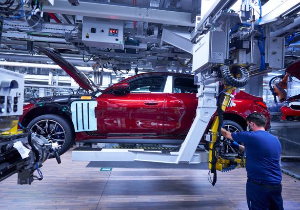 Новый BMW i4 встал на конвейер в Мюнхене