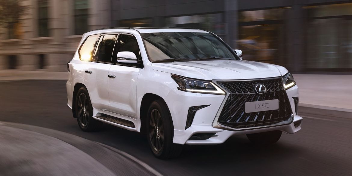 Внедорожник на поле для гольфа: провожаем на почетную пенсию Lexus LX570 и ждем преемника