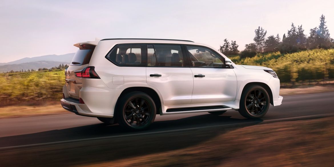 Внедорожник на поле для гольфа: провожаем на почетную пенсию Lexus LX570 и ждем преемника
