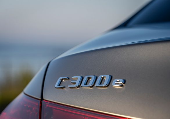 Гибридный Mercedes-Benz С-Class поступил в продажу